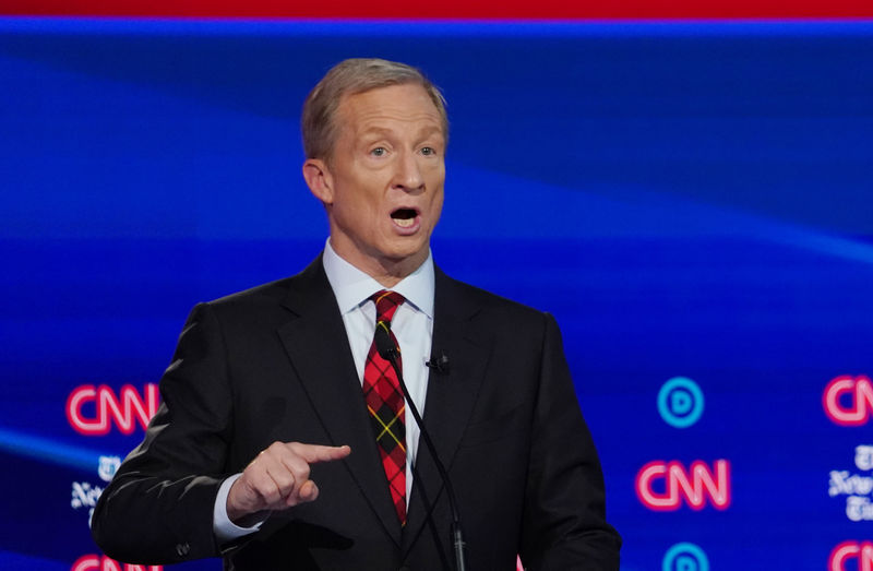 © Reuters. FILE PHOTO: Democratic presidential candidate and billionaire activist Tom Steyer speaks during the fourth U.S. Democratic presidential candidates 2020 election debate at Otterbein University in Westerville, Ohio U.S.