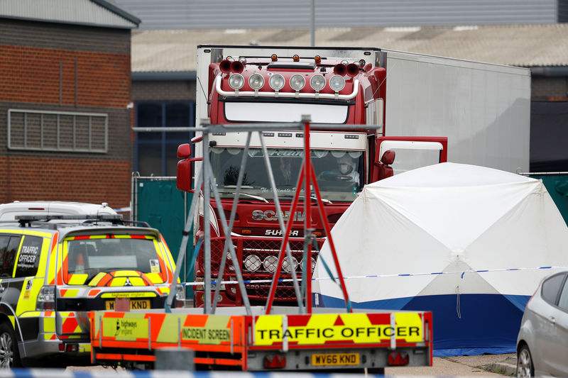 © Reuters. The scene where bodies were discovered in a lorry container, in Grays, Essex