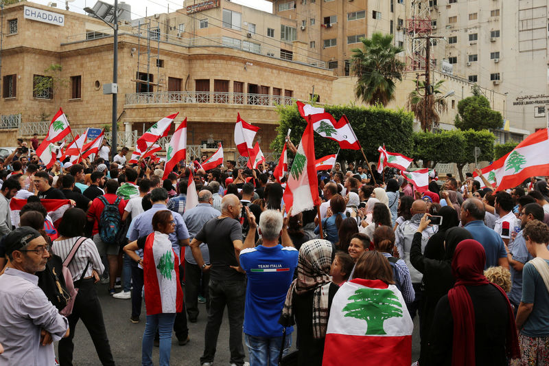 بطريرك الكنيسة المارونية في لبنان يدعم مطالب المتظاهرين بتعديل وزاري