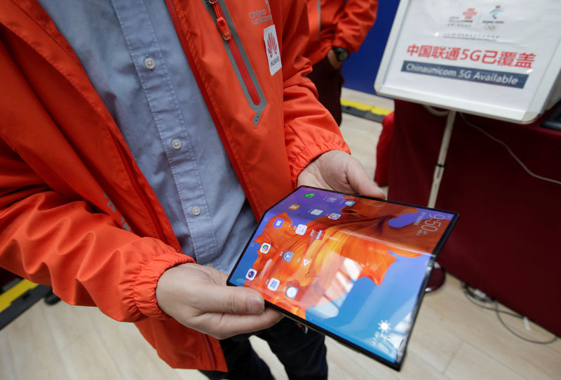 Huawei lança smartphone dobrável na China custando a partir de US$2.400