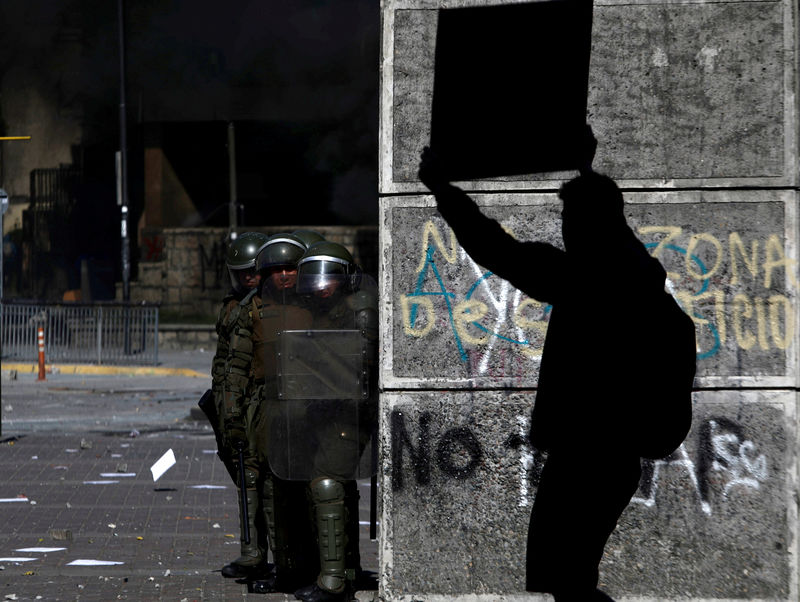 Grupos sindicales lideran nueva jornada de protestas en Chile tras los anuncios de Piñera