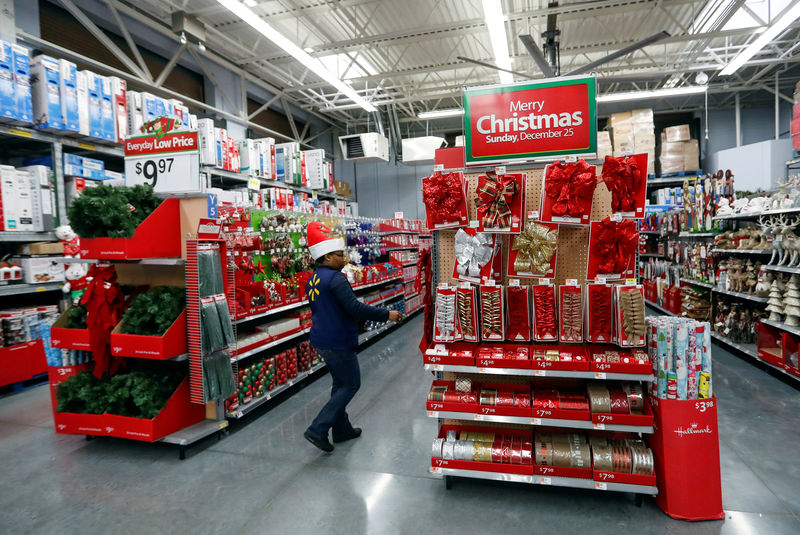 © Reuters. FILE PHOTO: An employee checks on a Christmas display at a Walmart store in Chicago