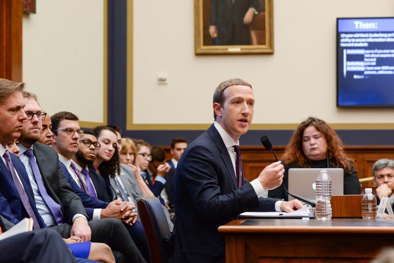 © Reuters. Facebook Chairman and CEO Zuckerberg testifies at a House Financial Services Committee hearing in Washington