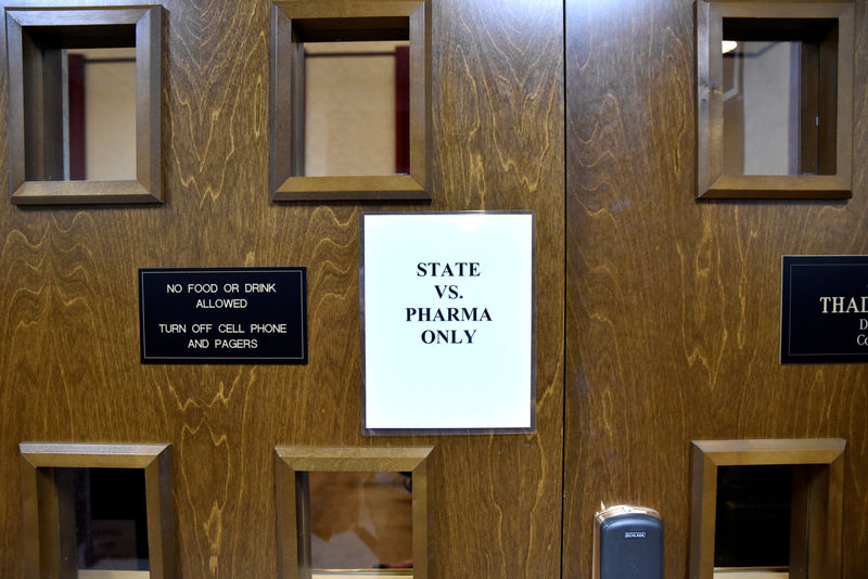 © Reuters. A sign is seen on the outside of the courtroom on the first day of a trial of Johnson & Johnson in Norman