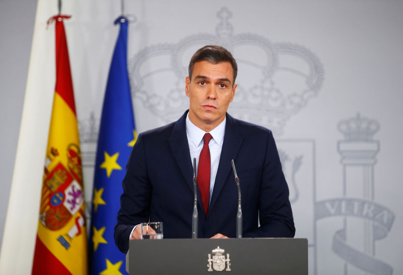 © Reuters. El presidente en funciones Pedro Sánchez hace declaraciones en el Palacio de la Moncloa de Madrid, España, el 24 de octubre de 2019