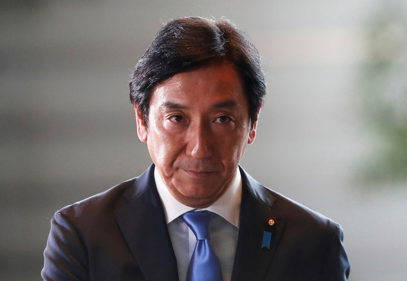 © Reuters. 菅原経産相が安倍首相に辞表を提出＝報道