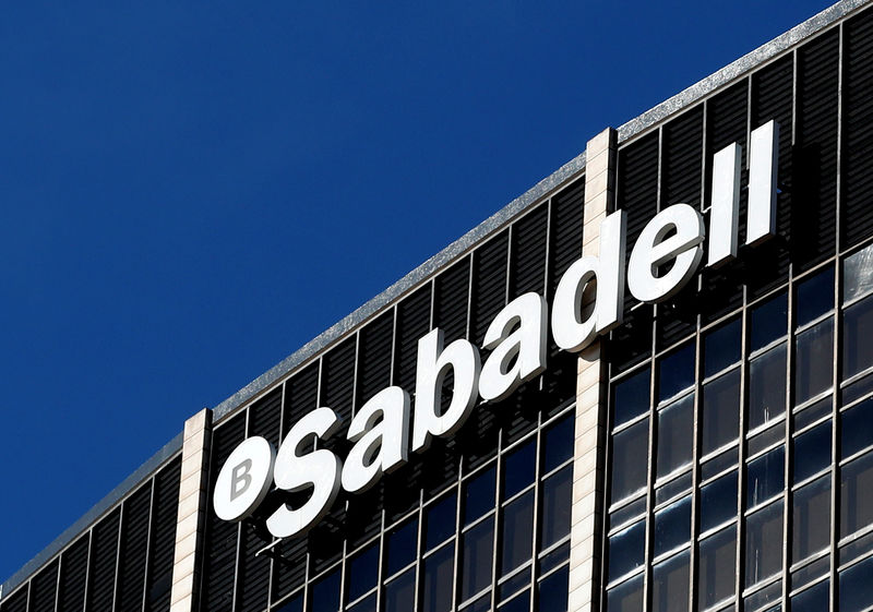 © Reuters. La sede del Banco de Sabadell se encuentra en Barcelona, España, el 5 de octubre de 2017