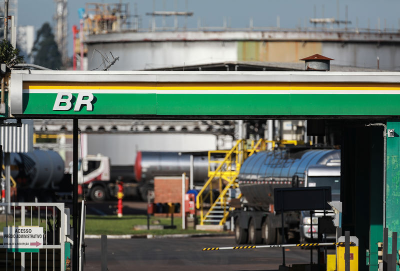 Preço de mercado da Petrobras traz garantia para venda de refinarias, diz diretora