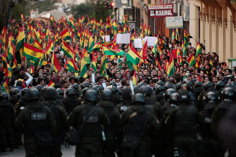 Manifestantes interditam ruas da Bolívia em protesto contra reeleição de Evo Morales