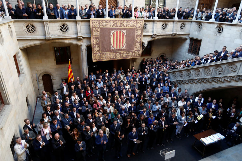 Alcaldes independentistas piden la autodeterminación de Cataluña antes de la manifestación