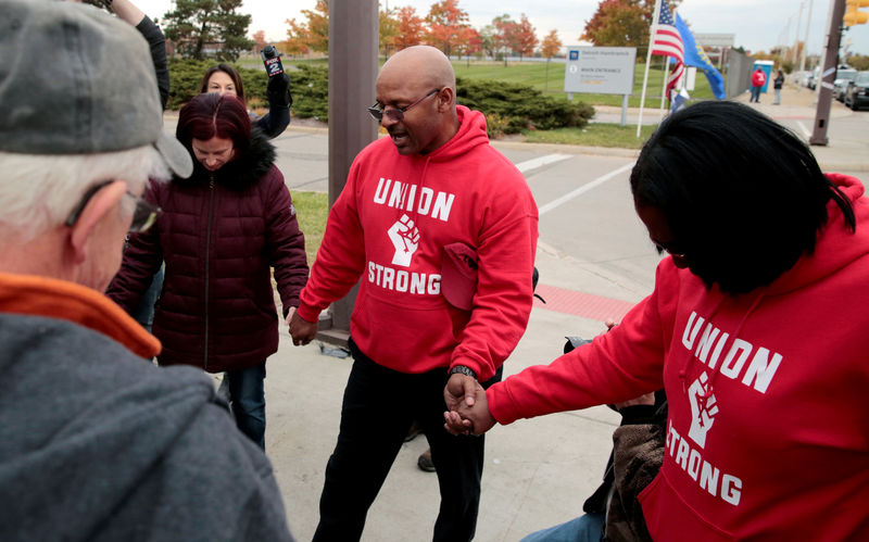 La grève chez GM terminée, l'UAW va discuter avec Ford