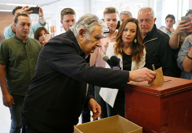 Los uruguayos eligen hoy entre la continuidad de la centroizquierda o dar un giro conservador