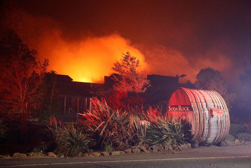 加州北部の山火事、18万人に避難命令　計画停電も