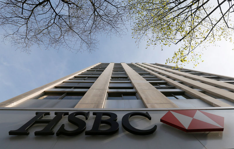 © Reuters. FILE PHOTO: The HSBC bank logo is pictured at the bank headquarters in Paris