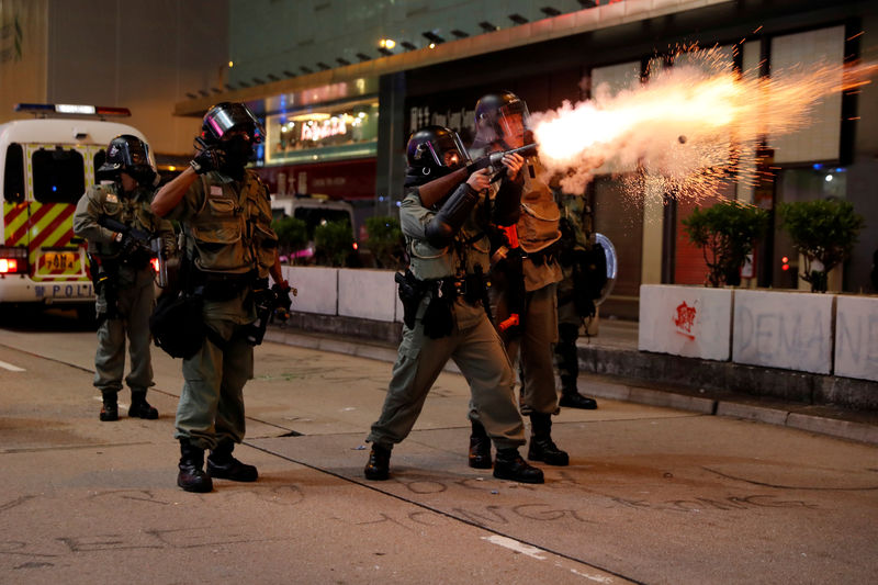 Hong Kong entra em recessão em meio a protestos, que voltam a ganhar força