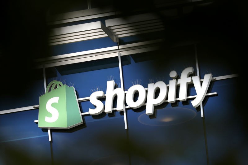 © Reuters. The logo of Shopify is seen outside its headquarters in Ottawa