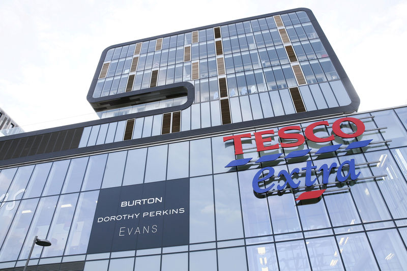 © Reuters. FILE PHOTO: A Tesco Extra store is seen in Woolwich, southeast London