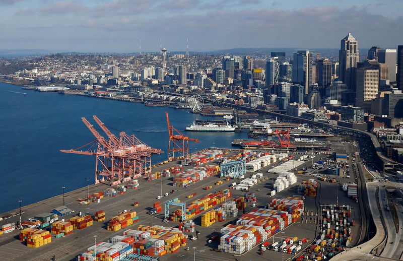 © Reuters. FILE PHOTO: An aerial photo looking north shows shipping containers at the Port of Seattle and the Elliott Bay waterfront in Seattle