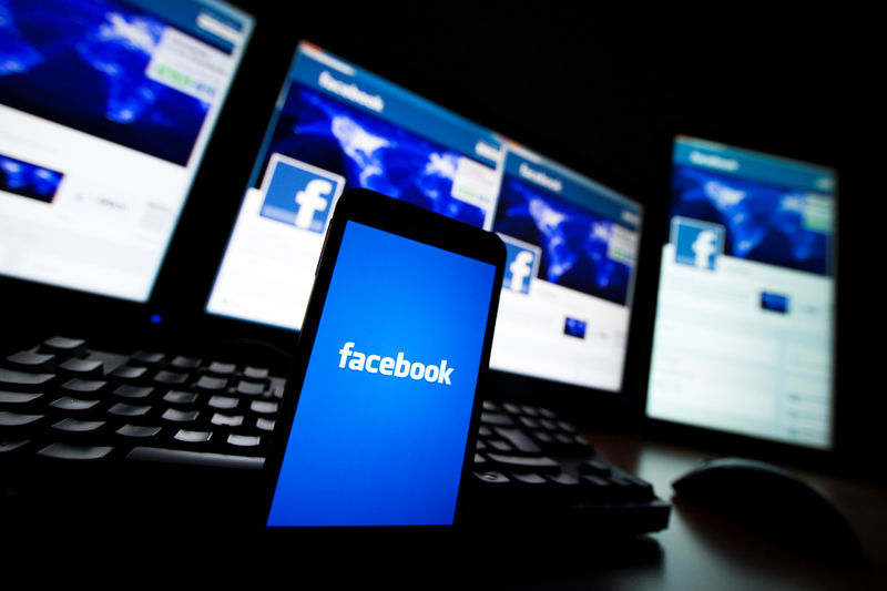 Senador dos EUA pede que Facebook seja mais transparente em política de anúncios políticos