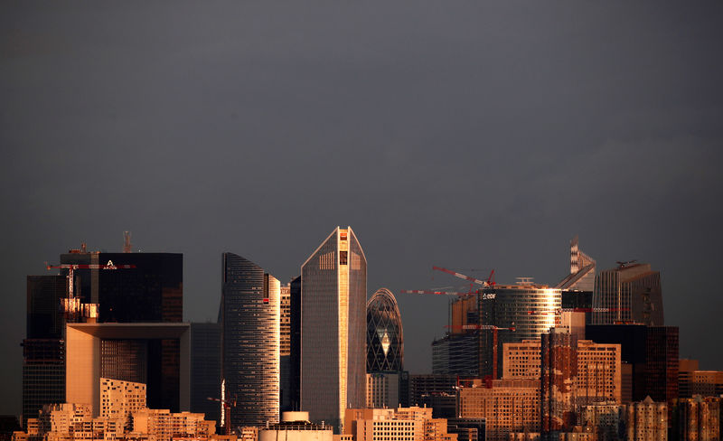 © Reuters. The financial district of La Defense with the Arche, the headquarters of Areva, Societe Generale and Edf is seen during sunset near Paris