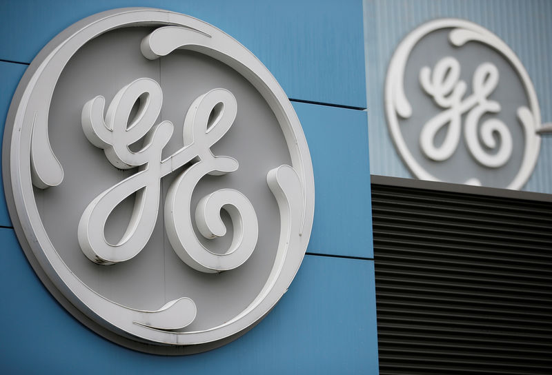 © Reuters. FILE PHOTO: The logo of U.S. conglomerate General Electric is seen on the company building in Belfort