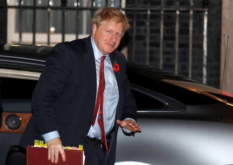 © Reuters. El primer ministro británico, Boris Johnson, llega a Downing Street en Londres