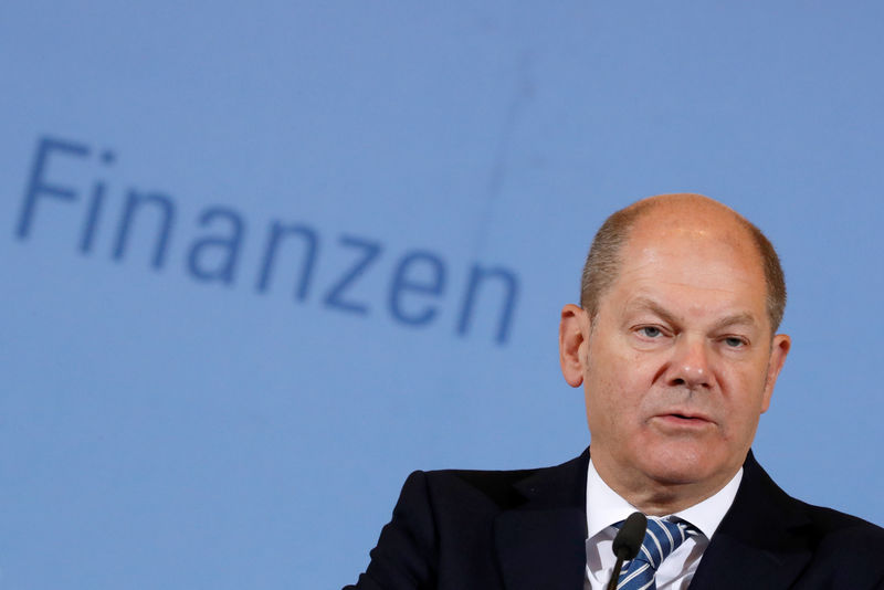 © Reuters. German finance minister Scholz holds news conference on tax revenues, in Berlin