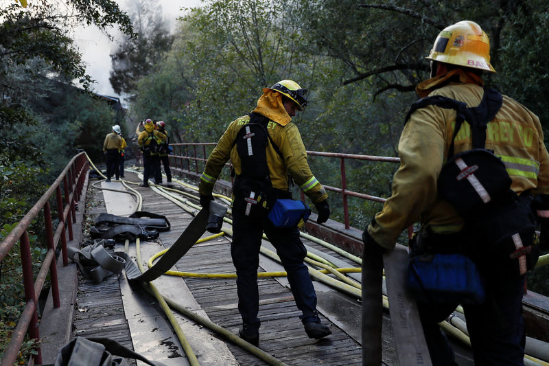 Bombeiros da Califórnia a postos para enfrentar novos incêndios atiçados por ventos fortes