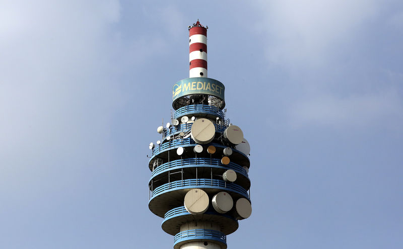 © Reuters. La Torre Mediaset nel quartiere milanese di Cologno Monzese.