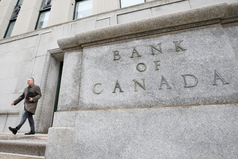 La Banque du Canada prolonge le statu quo, réduit ses prévisions
