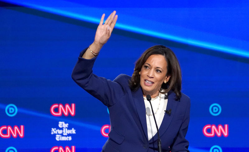 © Reuters. FILE PHOTO: Senator Kamala Harris speaks during the fourth U.S. Democratic presidential candidates 2020 election debate in Westerville, Ohio