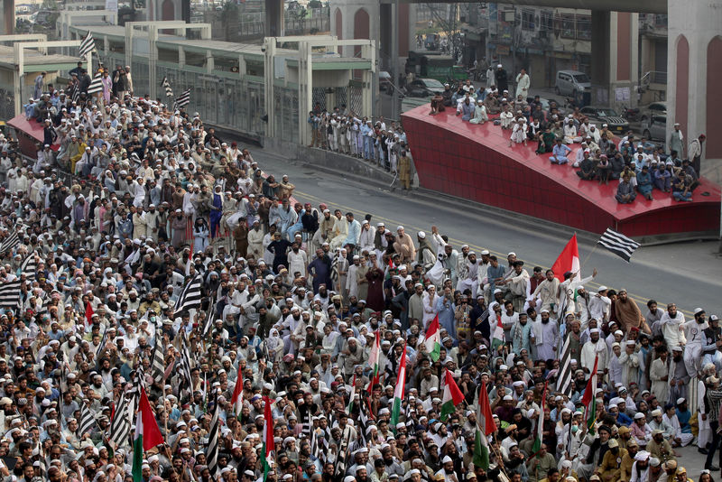 محتجون باكستانيون يتوافدون على العاصمة للمطالبة باستقالة رئيس الوزراء