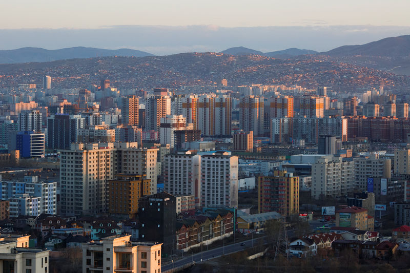 © Reuters. The sun rises over Ulaanbaatar