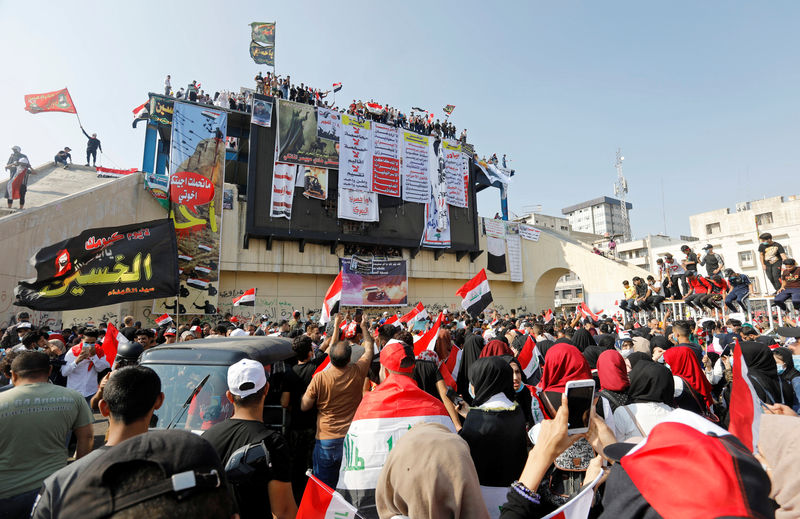 © Reuters. مقتل متظاهر عراقي مع استئناف الاحتجاجات الحاشدة في بغداد