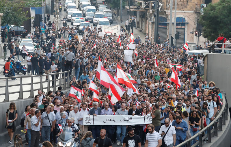 © Reuters. رئيس لبنان يدعو لتشكيل حكومة جديدة من التكنوقراط لتنفيذ إصلاحات اقتصادية