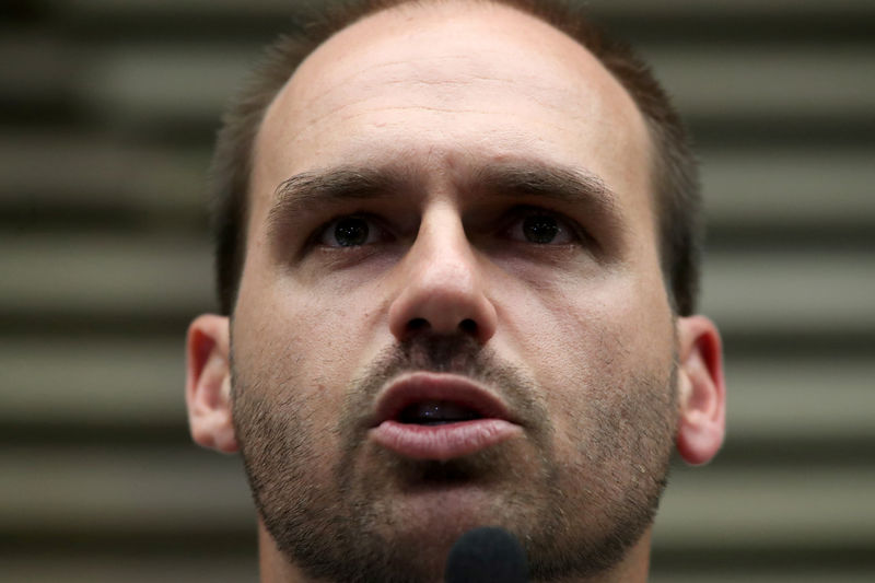 Eduardo Bolsonaro sugere novo AI-5 se esquerda radicalizar e autoridades reagem duramente