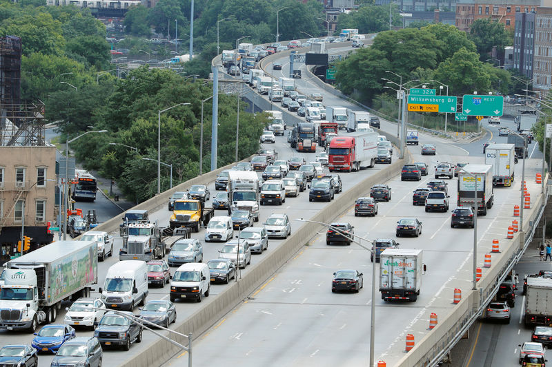 © Reuters. Traffic backs up on the Brooklyn Queens Expressway in New York