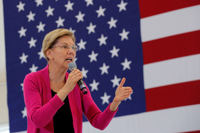 © Reuters. FILE PHOTO: Democratic 2020 U.S. presidential candidate Warren speaks at a campaign town hall meeting in Durham