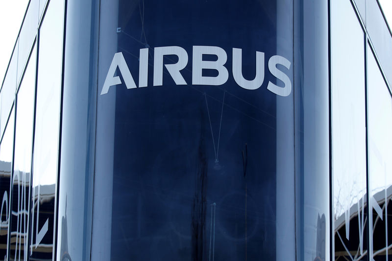 © Reuters. The Airbus logo is pictured at Airbus headquarters in Blagnac near Toulouse