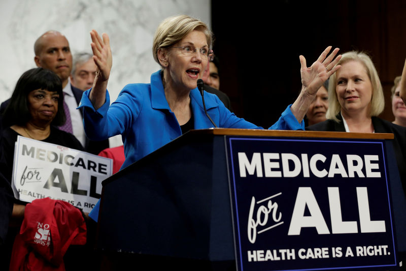 © Reuters. FILE PHOTO: Senator Elizabeth Warren (D-MA) speaks during an event to introduce the "Medicare for All Act of 2017