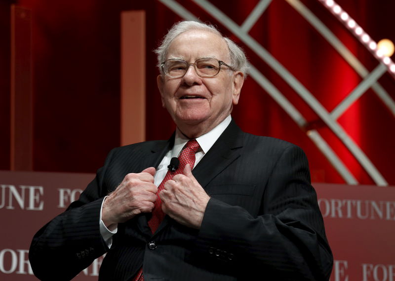 © Reuters. FILE PHOTO: Buffett, chairman and CEO of Berkshire Hathaway, takes his seat to speak at the Fortune's Most Powerful Women's Summit in Washington