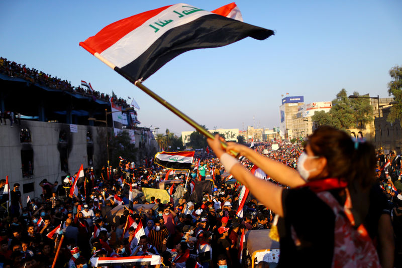 تحليل-الاحتجاجات تعصف ببغداد وبيروت.. وأقدام إيران تترسخ