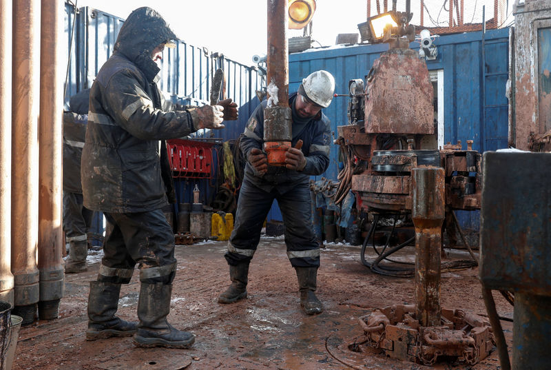 Producción rusa de crudo baja en octubre, pero sigue por encima de su cuota