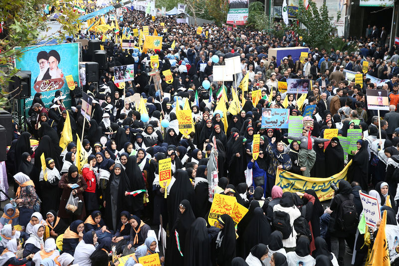 © Reuters. Manifestantes iranianos marcam 40º aniversário da invasão da embaixa dos EUA em Teerã