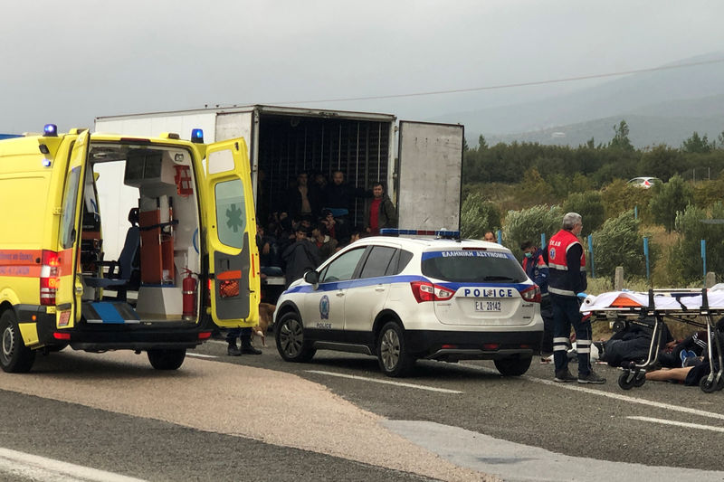 Polícia encontra 41 imigrantes escondidos em caminhão no norte da Grécia