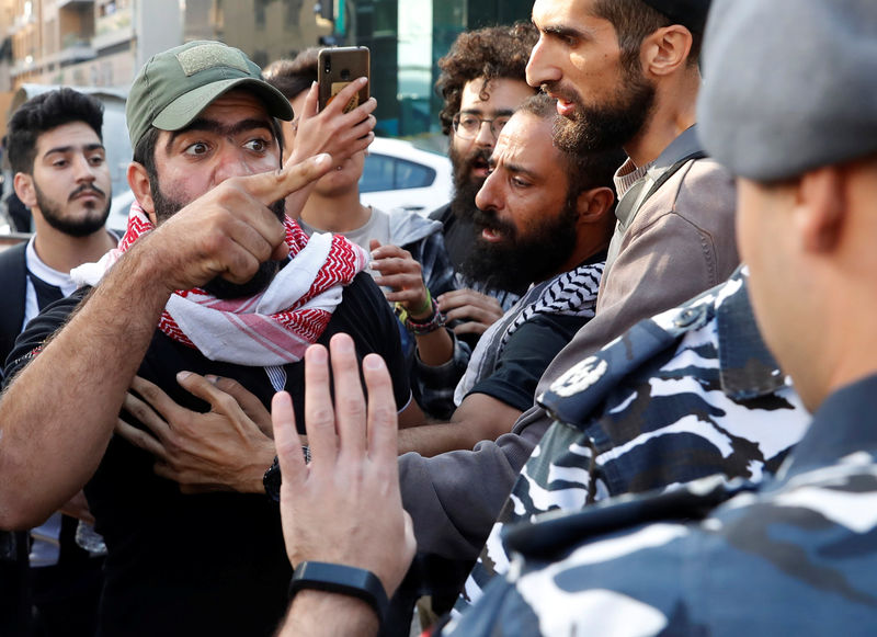 Manifestantes voltam a interditar ruas de Beirute e outras partes do Líbano