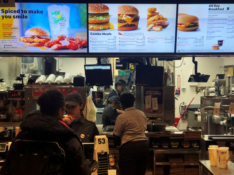 © Reuters. FILE PHOTO: McDonald's employees take orders at the Union Square fast-food chain McDonald's in New York