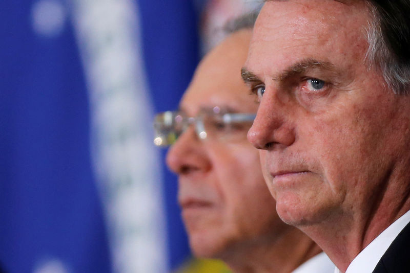 Bolsonaro e Guedes entregam proposta econômica ao Congresso