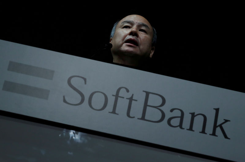 © Reuters. FILE PHOTO: Japan's SoftBank Group Corp Chief Executive Masayoshi Son attends a news conference in Tokyo