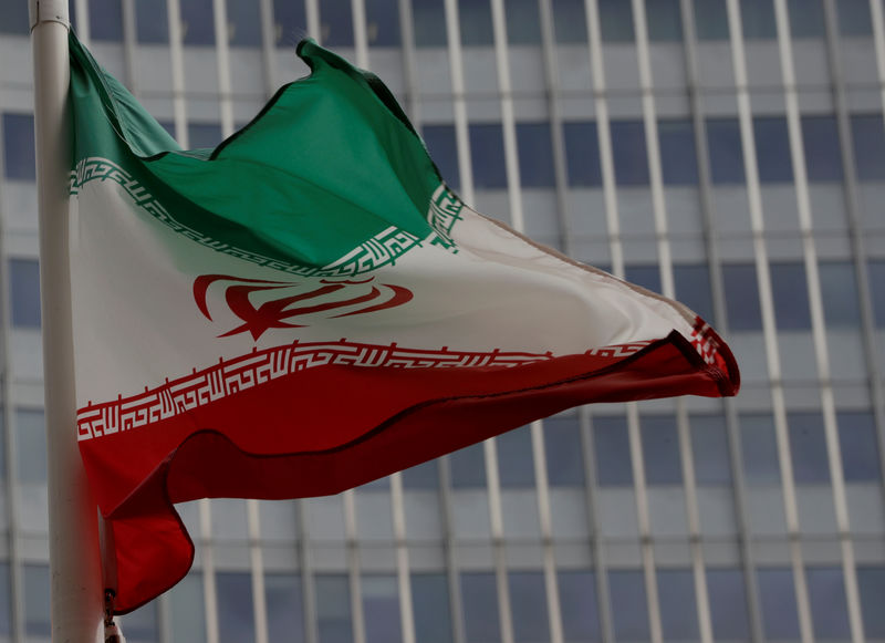 © Reuters. FILE PHOTO: An Iranian flag flutters in front of the IAEA headquarters in Vienna
